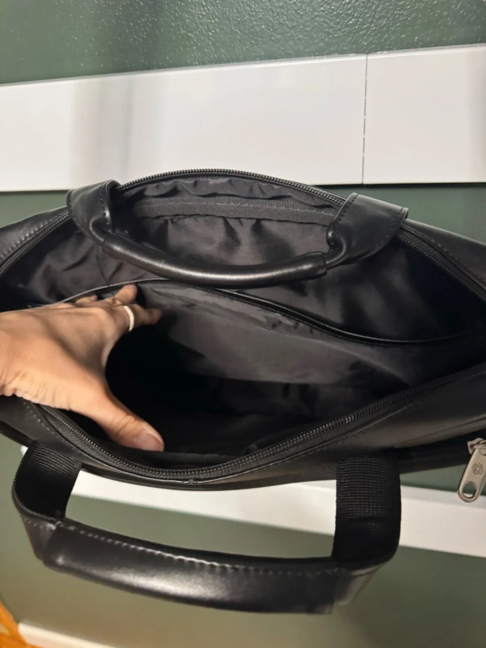 Samsonite Leather Briefcase with Adjustable Strap